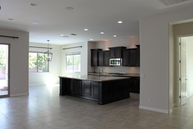 Building Photo - 3458 E Loma Vista St