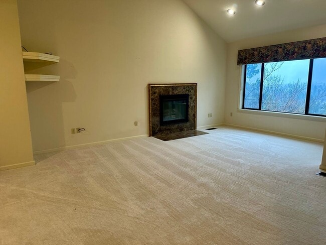 Building Photo - Available now, Executive 4 bdrm home with pool & hot tub!