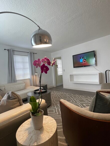 Building Photo - 3902 Westview Ave