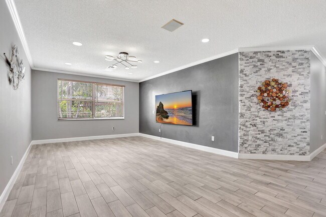 Building Photo - 6144 NW 78th Ct