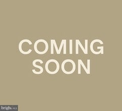 Building Photo - 905 19th St NE