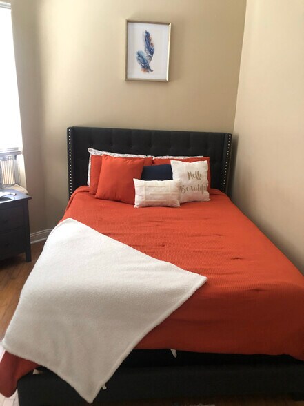 Building Photo - 6630 S Ingleside Ave