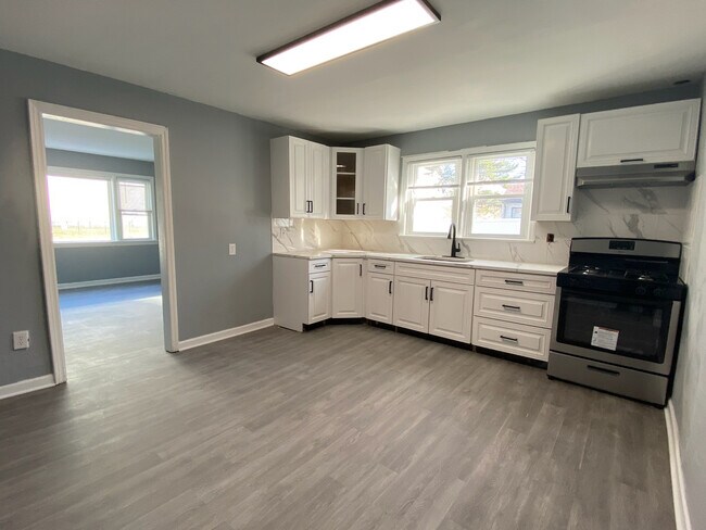 Building Photo - 306 Clifton Ave