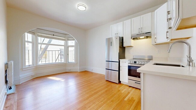 Building Photo - 1060 Bush St