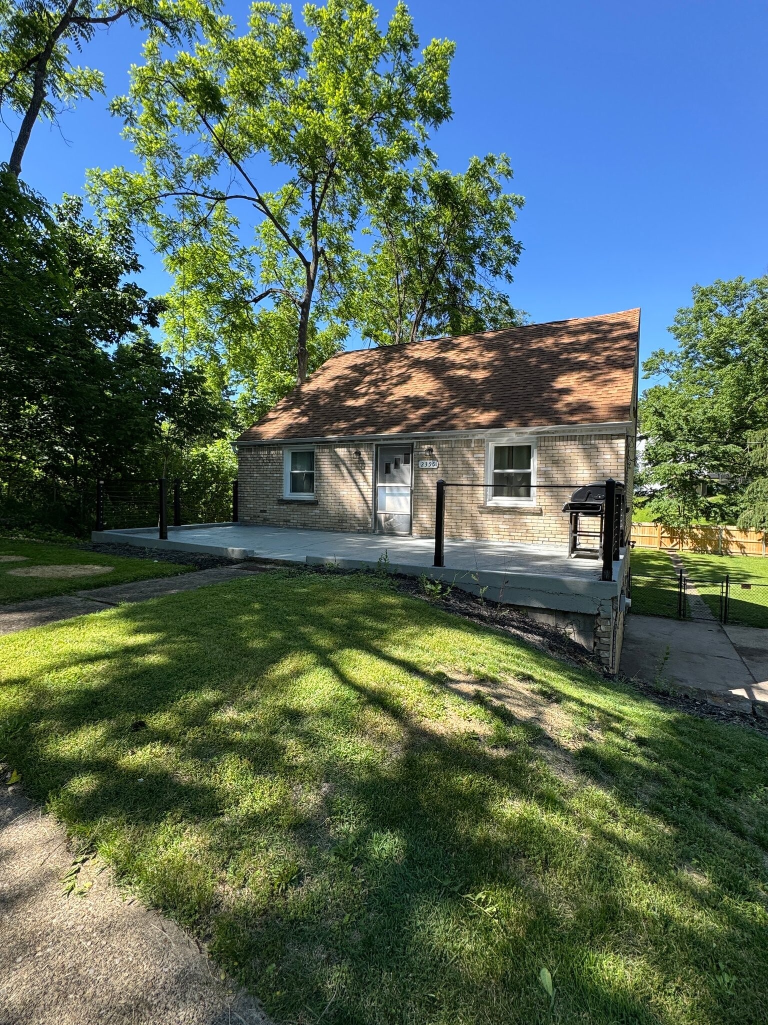 Building Photo - 2355 Glenbury St