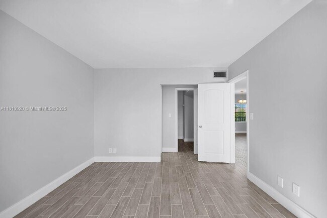 Building Photo - 4143 N Ocean Blvd