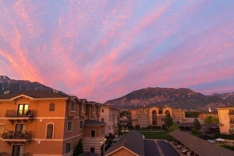 Building Photo - Torino Tower - 913