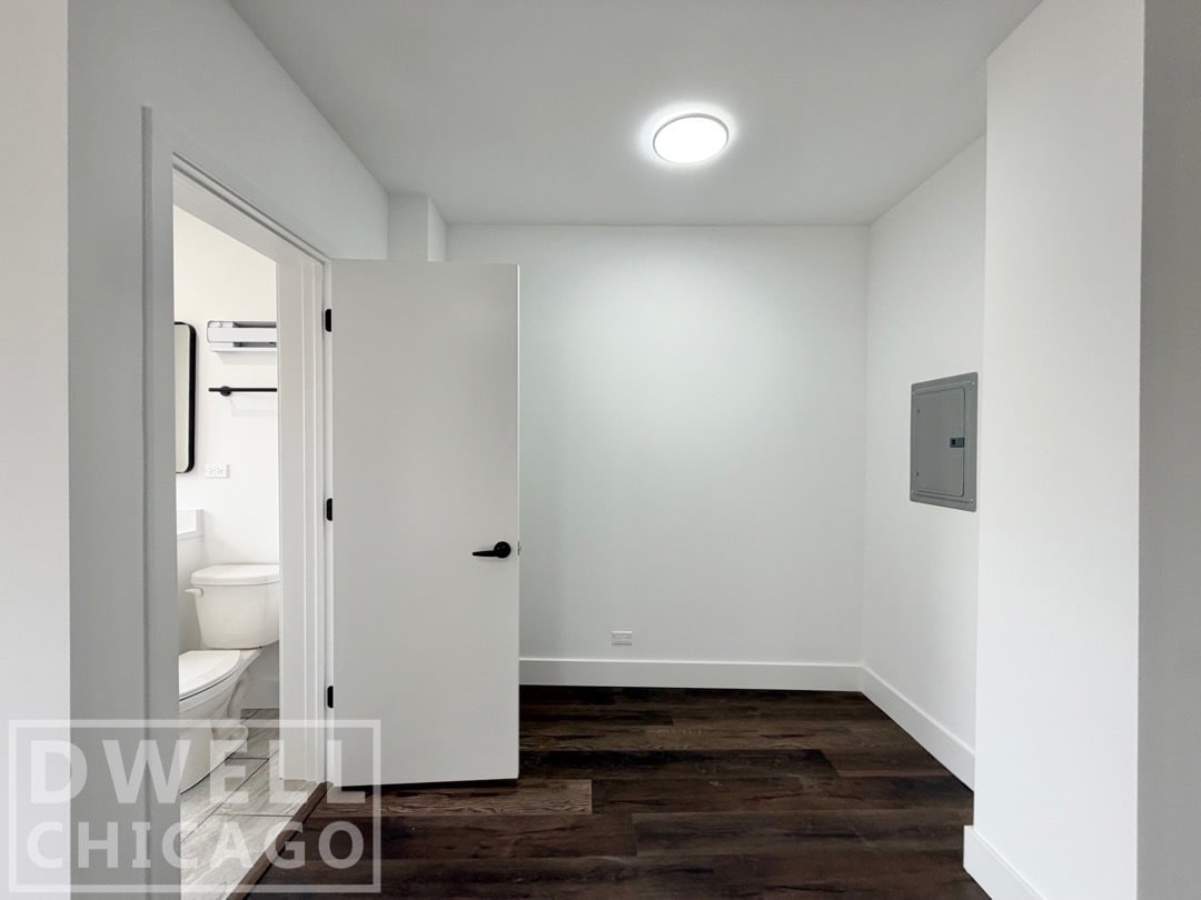 Building Photo - 5634 N Clark St