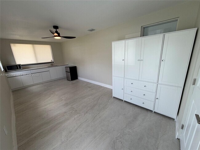 Building Photo - 7330 SW 11th St