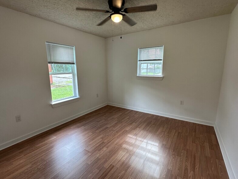 Bedroom 1 - 305 Albert St
