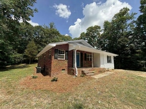 Building Photo - Beautifully Renovated 4BR Home on 2.5 Private Acres in Banks County