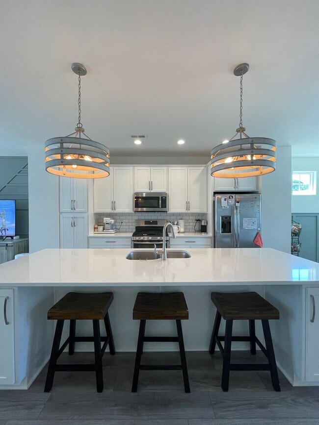 Building Photo - Huntington Pointe