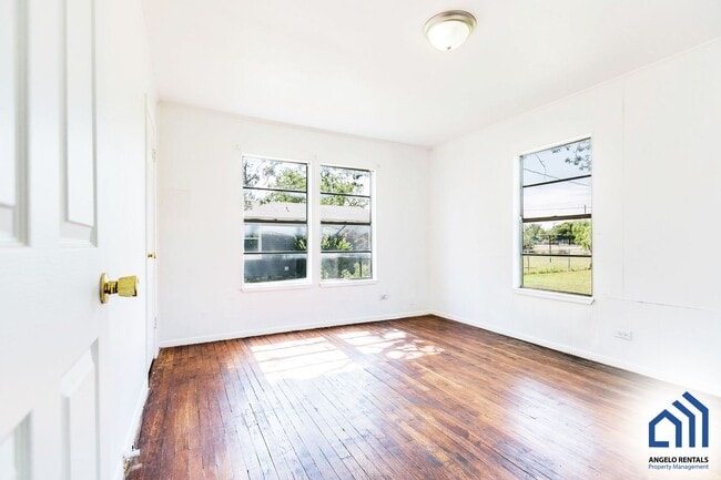 Building Photo - 107 Belaire Ave