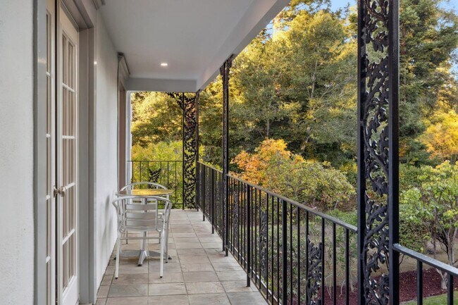 Building Photo - 243 Selby Ln