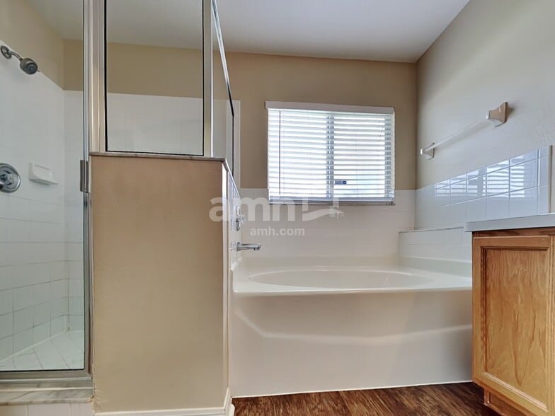 Building Photo - 27826 Breakers Dr