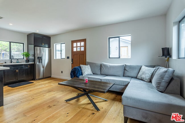 Building Photo - 2241 1/2 Harwood St