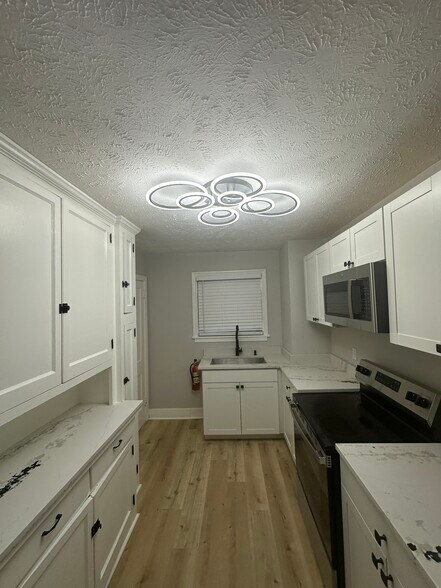 Building Photo - 807 S Braddock Ave