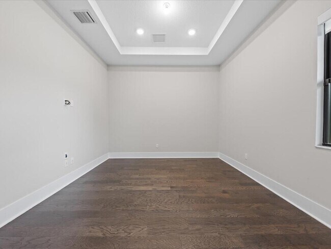 Building Photo - 5577 St Armands Way