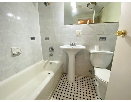 Building Photo - 748 4th St