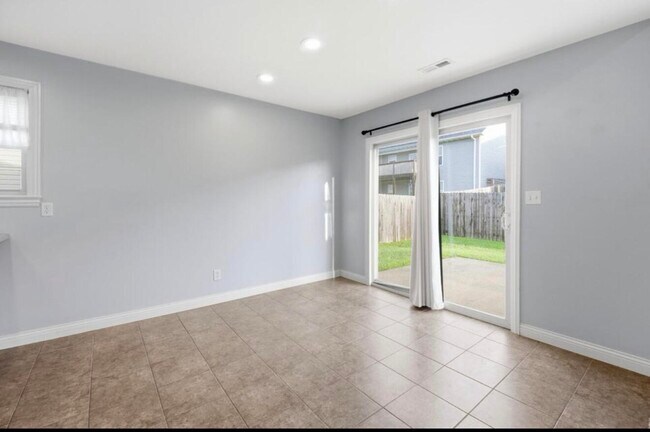 Building Photo - 5805 Mahon Dr
