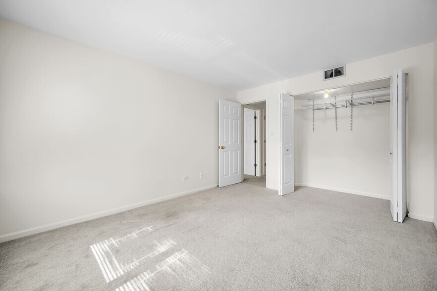 Building Photo - 4934 S Cornell Ave