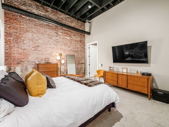 Building Photo - The Lofts at 44