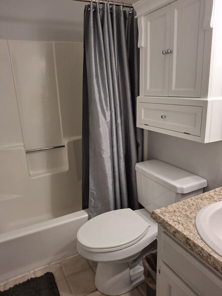 Building Photo - 204 Hickory Rdg