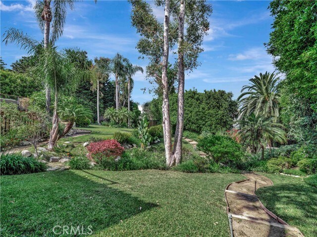 Building Photo - 3635 Serra Rd