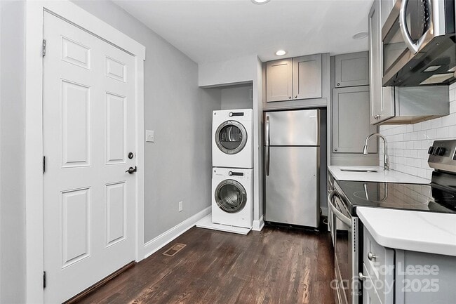 Building Photo - 1826 Merriman Ave