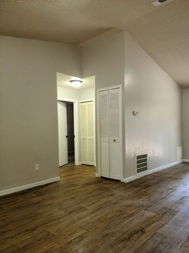Building Photo - 3 Bed 2 Bath Home on Huge Corner Lot | Gar...