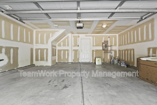 Building Photo - 9034 Parlor Dr