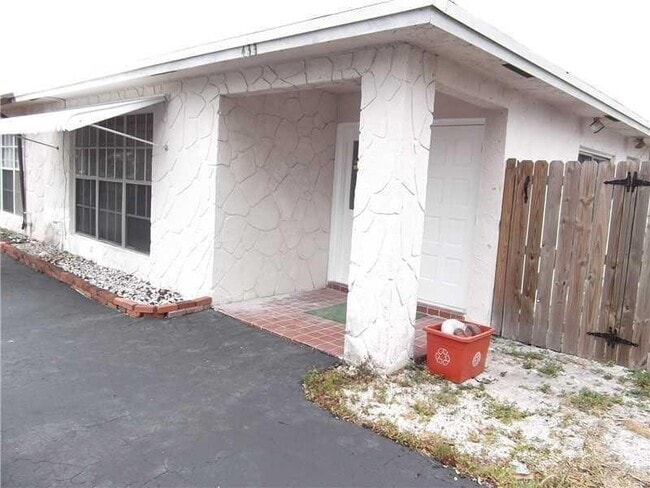 Primary Photo - 433 SW 61st Terrace