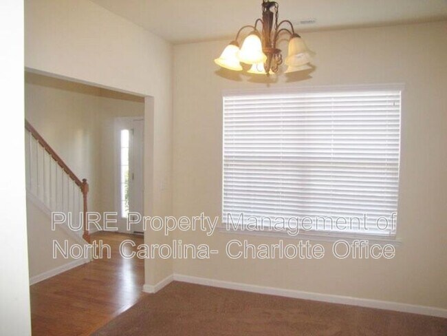 Building Photo - 7227 Tanners Creek Dr