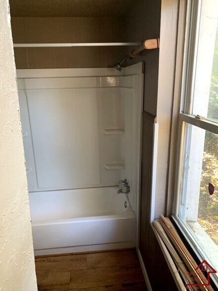 Building Photo - 2110 Brown Ave