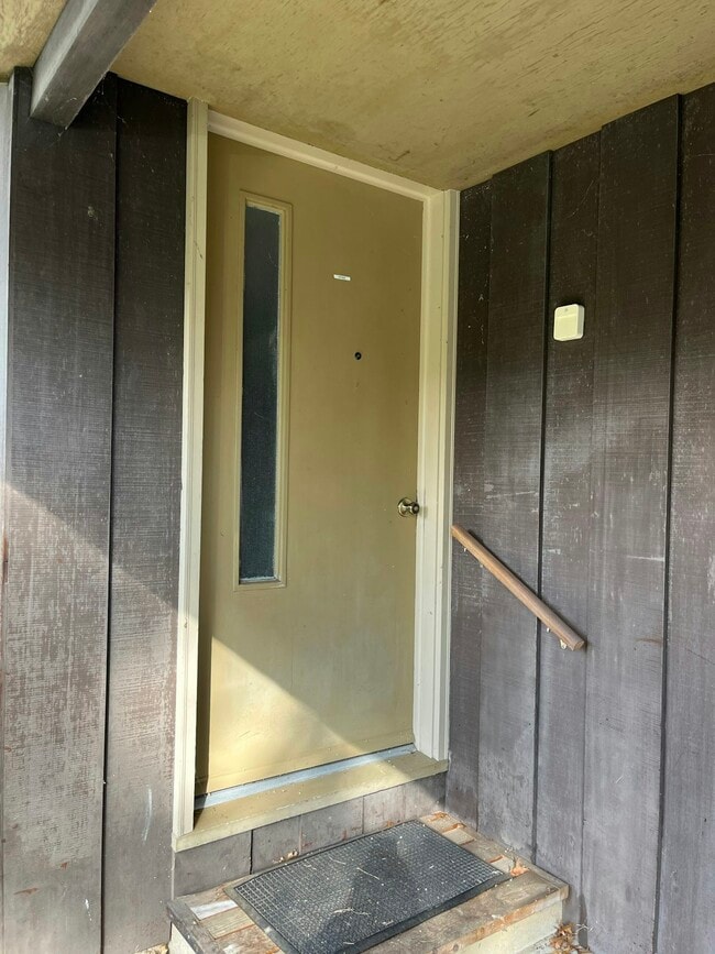 Building Photo - 808 Fairway Dr