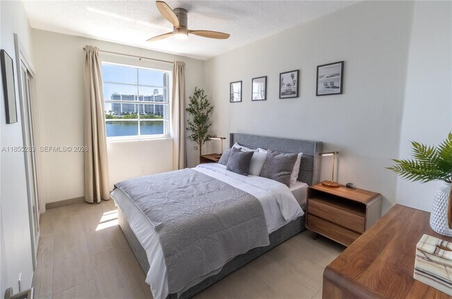 Building Photo - 3255 NE 184th St