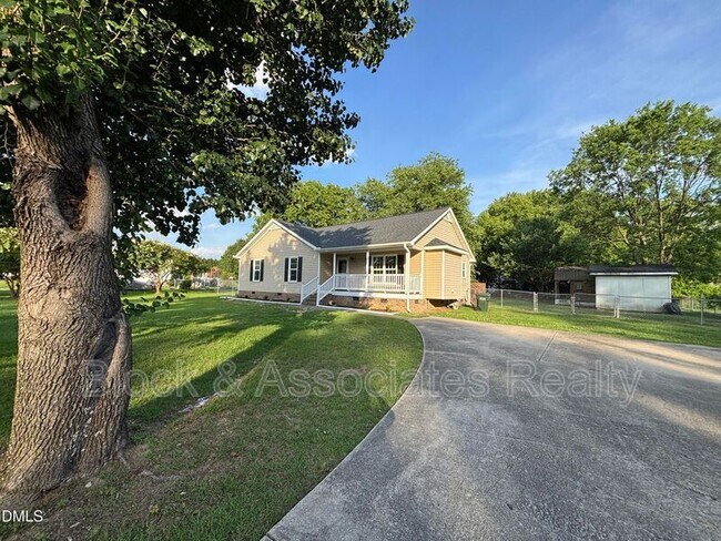 Building Photo - 170 Devin Dr