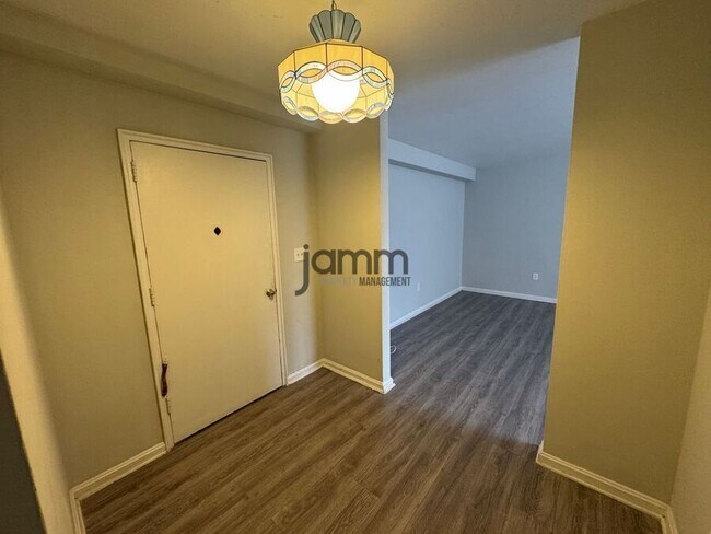 Building Photo - 11820 Edgewater Dr