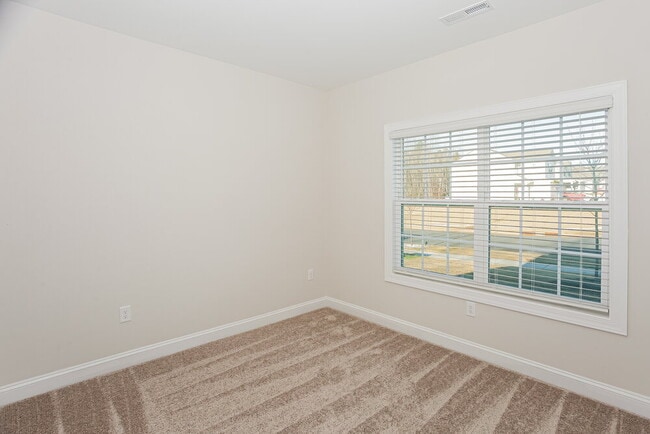 Building Photo - 217 Colonial Reserve Ave