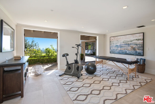 Building Photo - 980 Stradella Rd