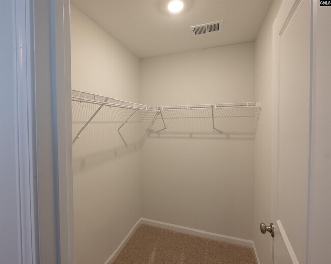 Building Photo - 572 Whippoorwill Dr