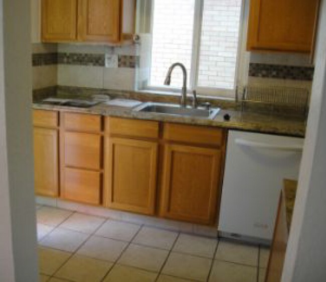 Building Photo - Denver Three Bedroom House Two Blocks From City Park