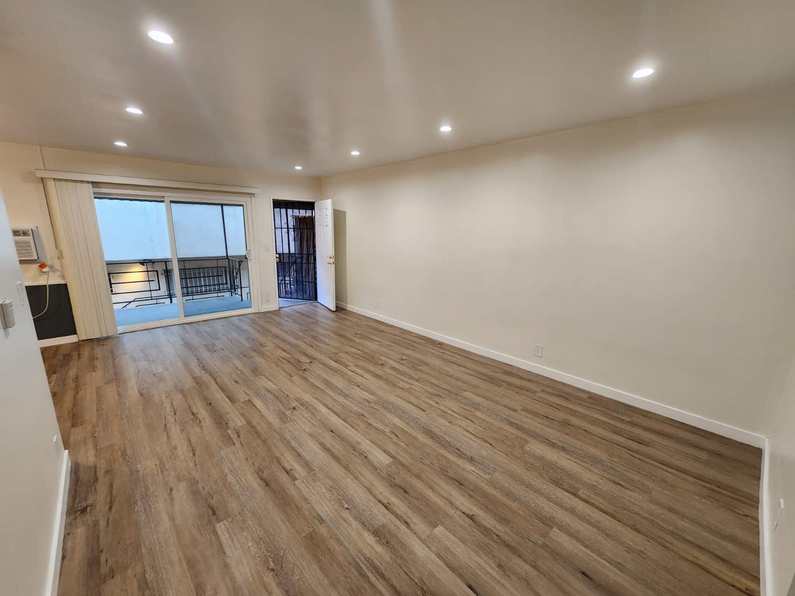 Building Photo - 1414 S Orange Grove Ave