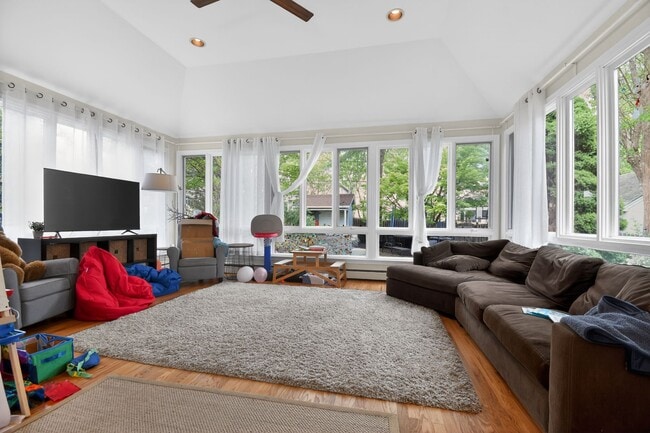 Building Photo - 4825 Butterworth Pl NW