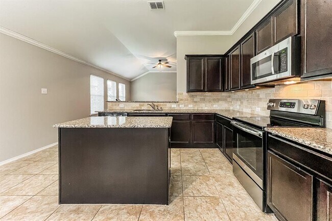 Building Photo - 255 Callaghan Dr