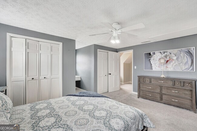 Building Photo - 300 Briarwood Rd