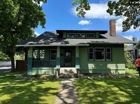 Building Photo - 903 E 32nd Ave