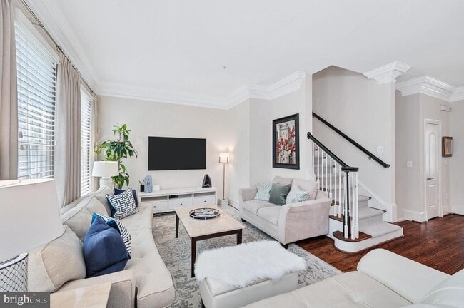 Building Photo - 705 Lyles Ln