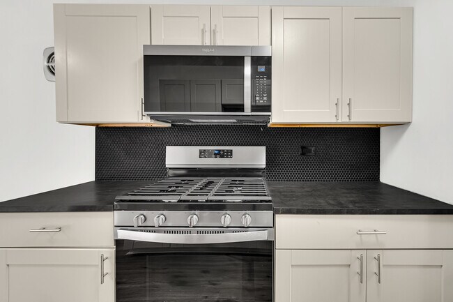 Building Photo - 2654 W 12th Pl