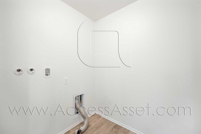Building Photo - Beautiful Two Story Home 3 bed/2.5 Bath Located In Quiet Cul De Sac In Lake Elsinore!